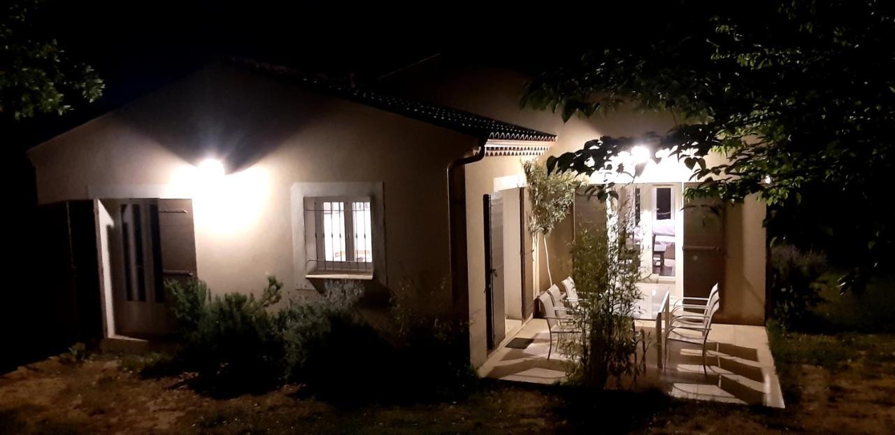 Les Lilas Des Chenes Piolenc Bagian luar foto